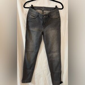 White Black Market Women's Gray SKINN Jeans size 2 
Inseam 28”